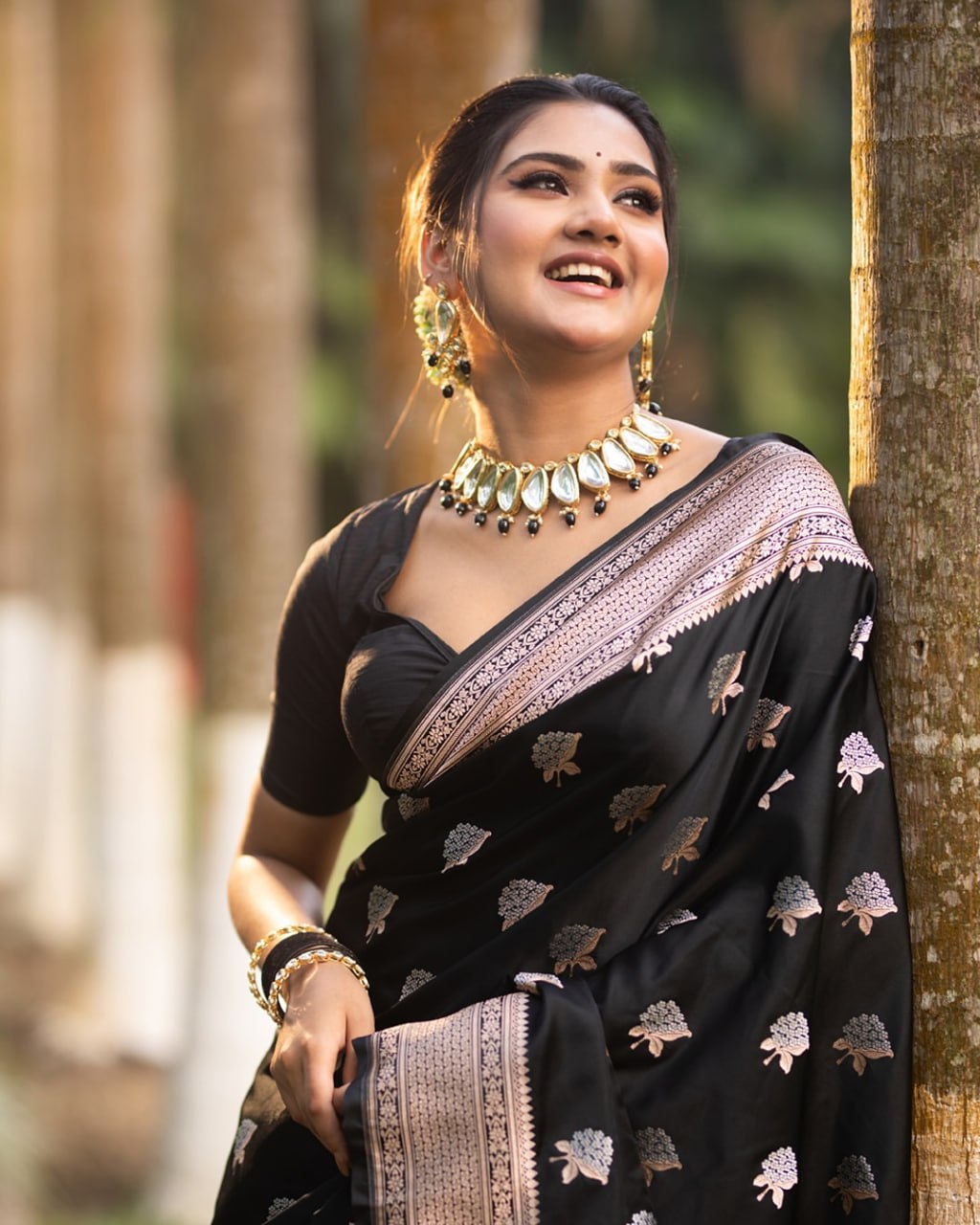 Black Banarasi Buti Silk Saree - view 2 of 5