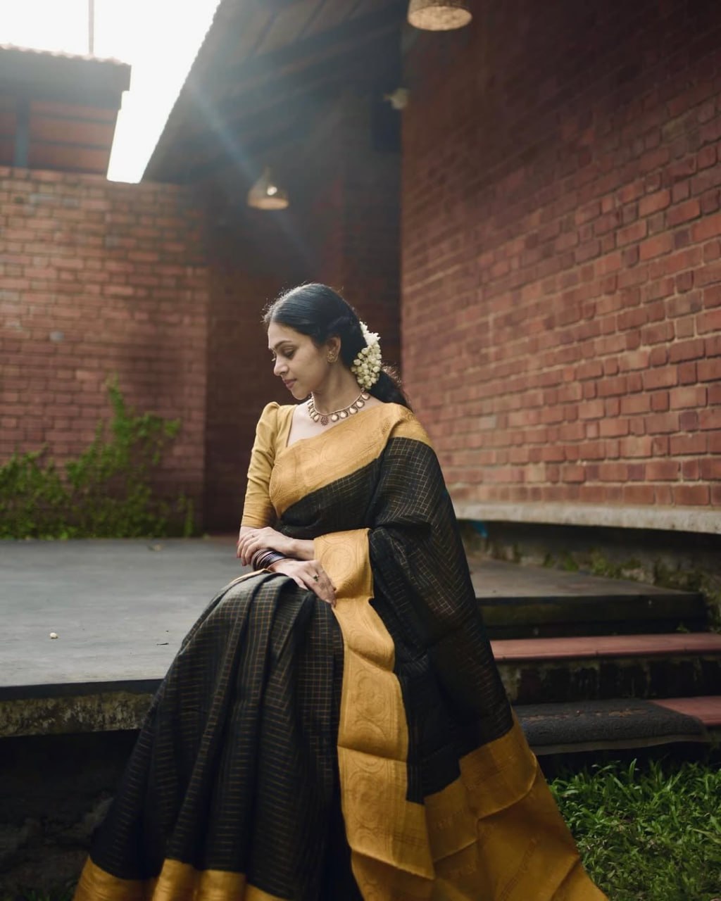 Black & Mustard Border Silk Saree - view 6 of 8