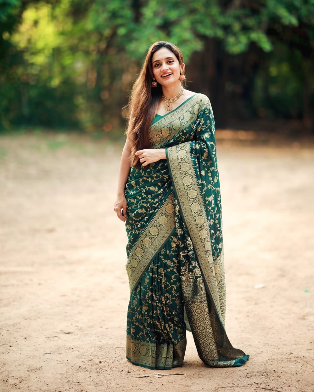 Bottle Green Banarasi Silk Saree with Zari Jaal - view 3 of 5