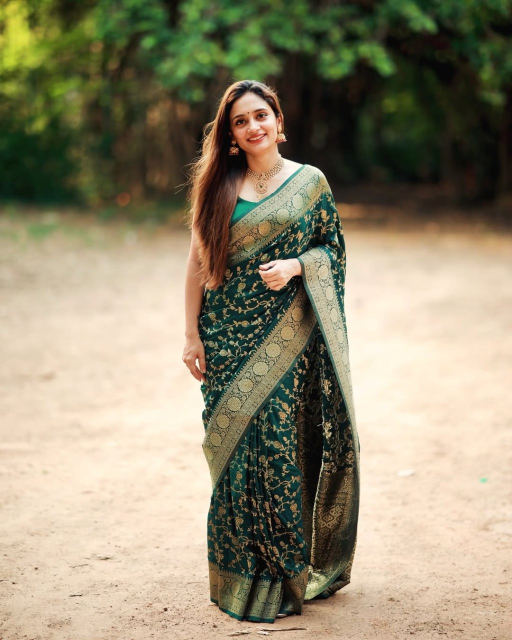 Bottle Green Banarasi Silk Saree with Zari Jaal - view 4 of 5