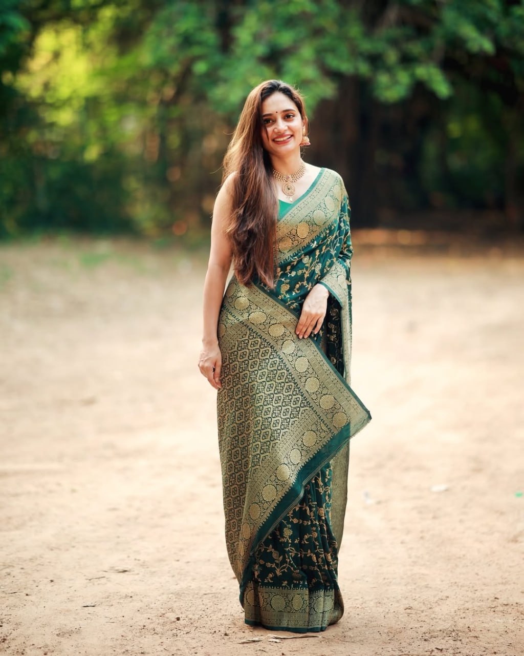 Bottle Green Banarasi Silk Saree with Zari Jaal - view 5 of 5