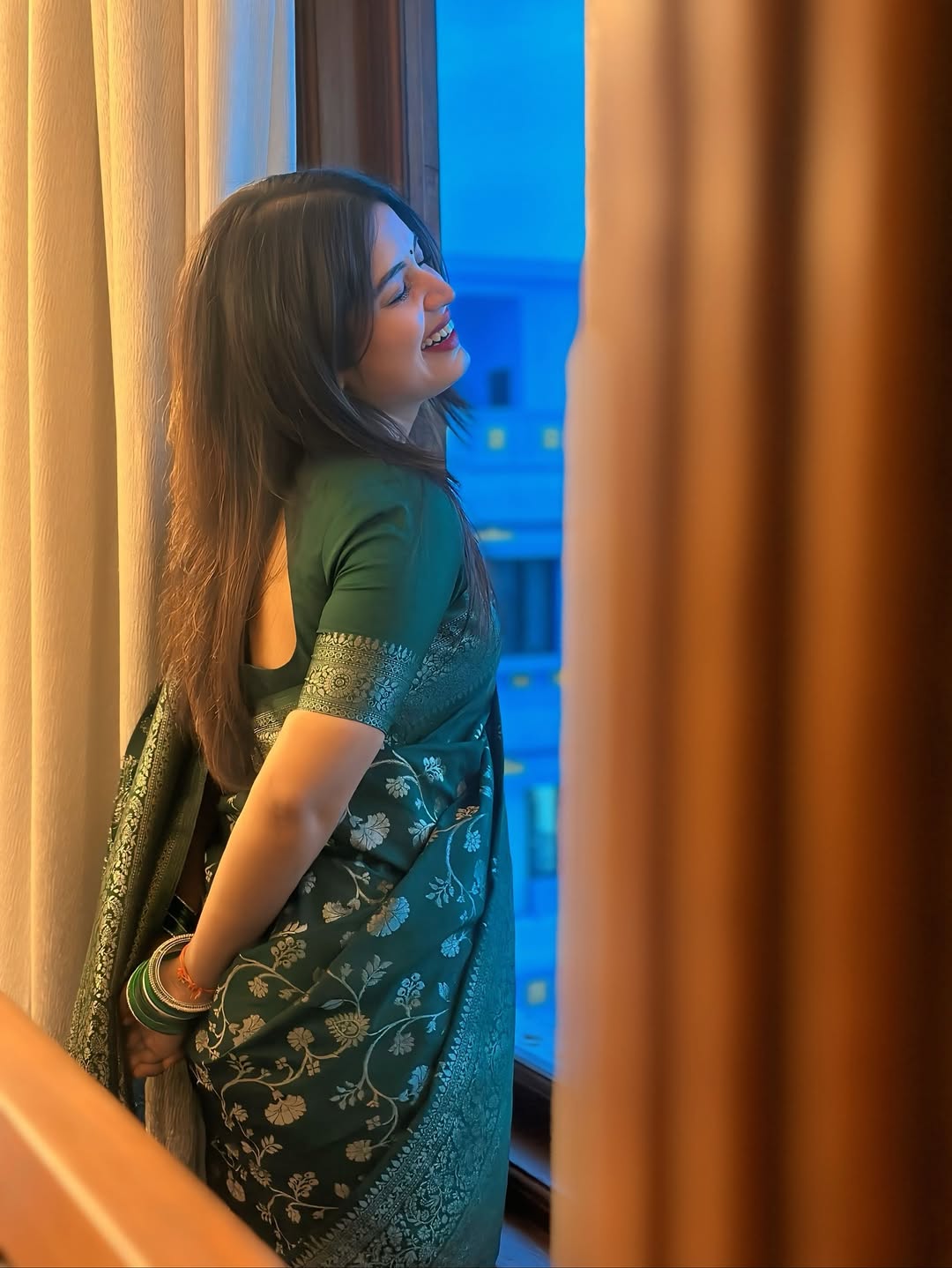 Bottle Green Banarasi Zari Silk Saree - view 11 of 14