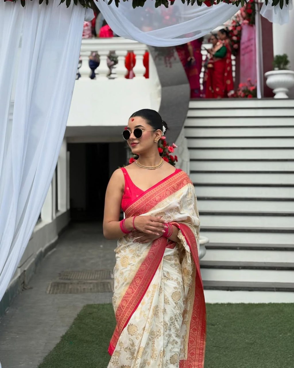 Cream & Red Floral Banarasi Silk Saree - Shivay Libas