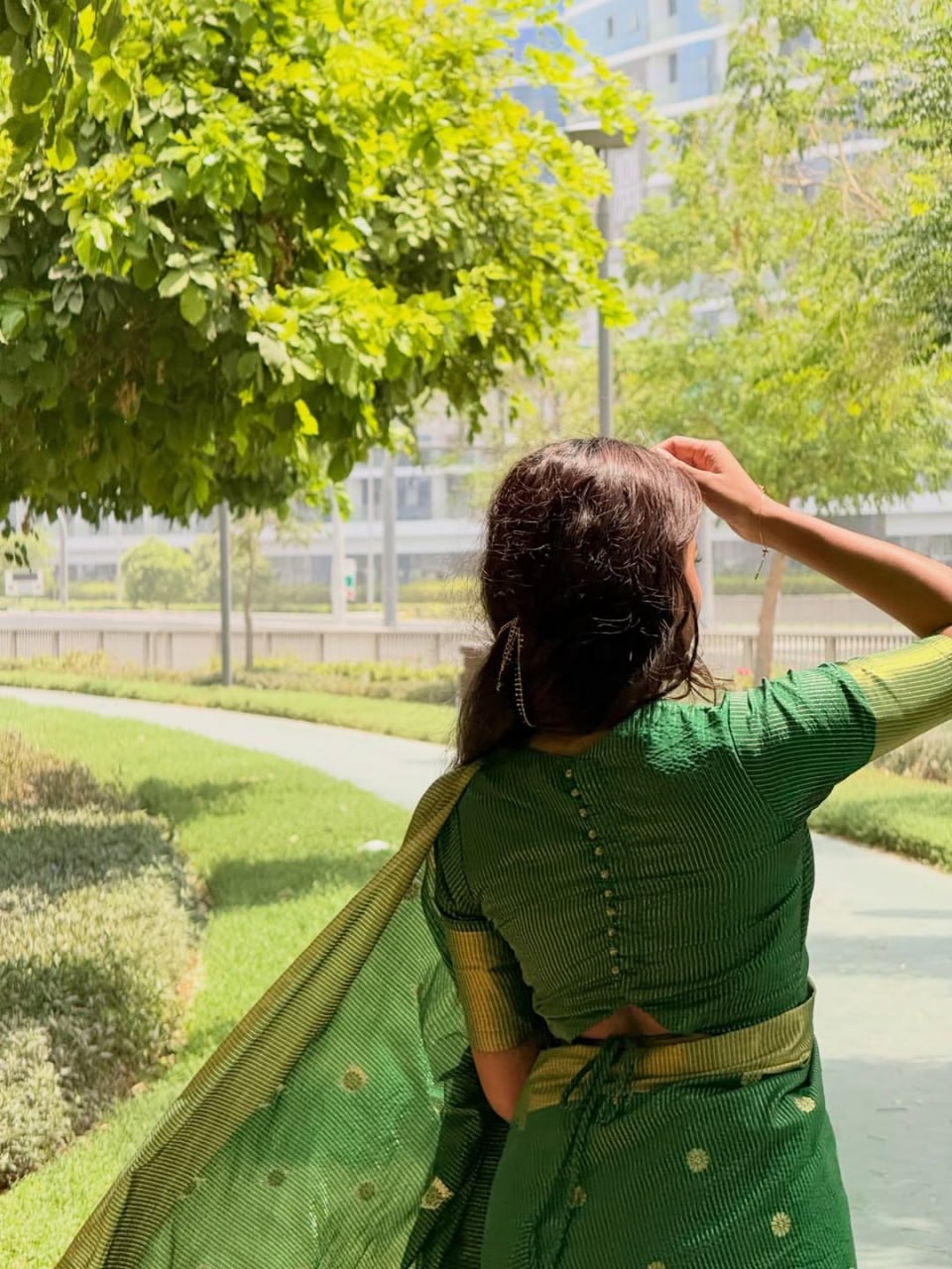 Emerald Green Buti Silk Saree - view 10 of 10