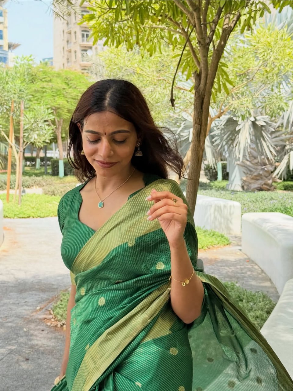 Emerald Green Buti Silk Saree - view 5 of 10