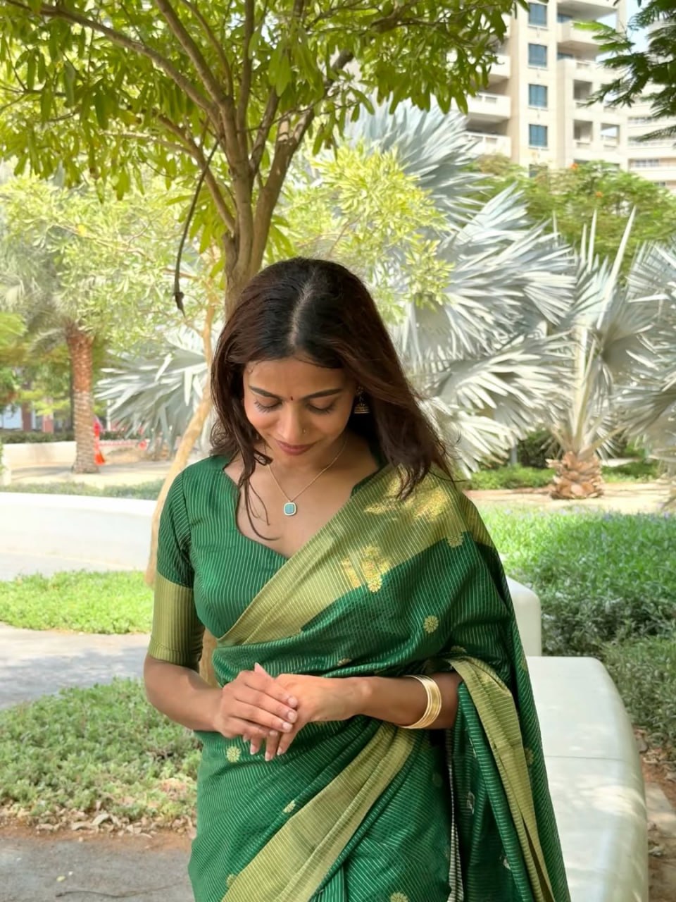 Emerald Green Buti Silk Saree - view 8 of 10