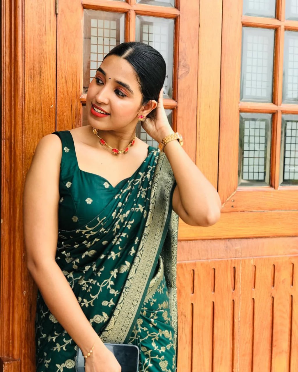 Emerald Green Zari Weave Silk Saree - view 3 of 6
