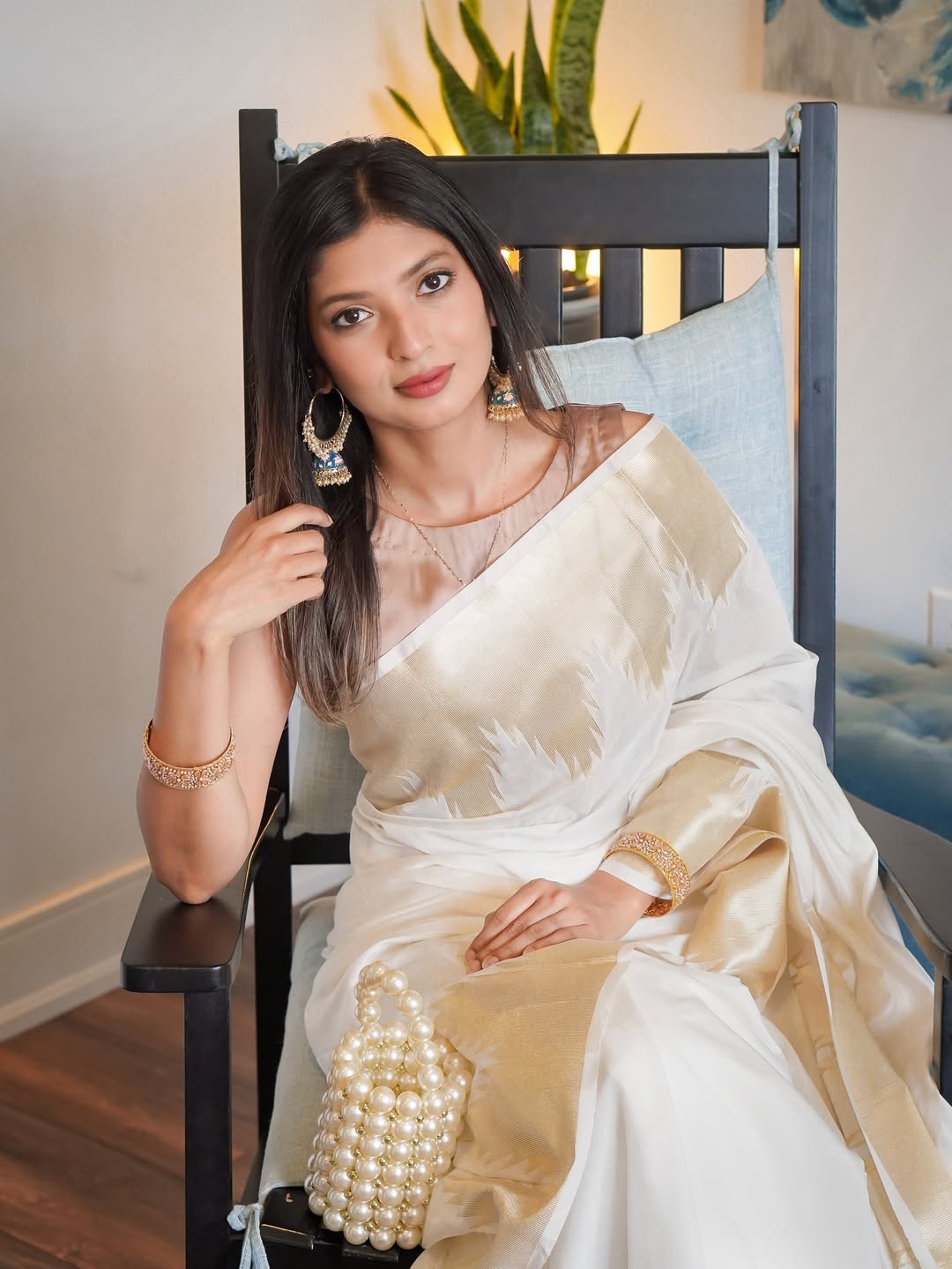 Ivory White Zari Buti Silk Saree - view 2 of 7