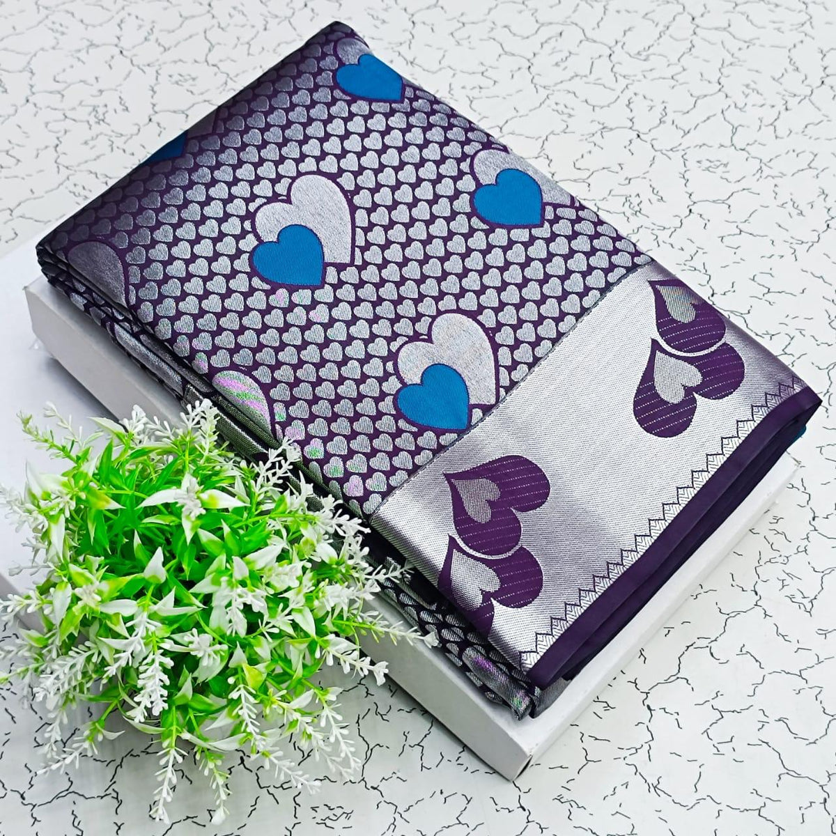 Lavender Heart Motif Jacquard Silk Saree - view 2 of 3