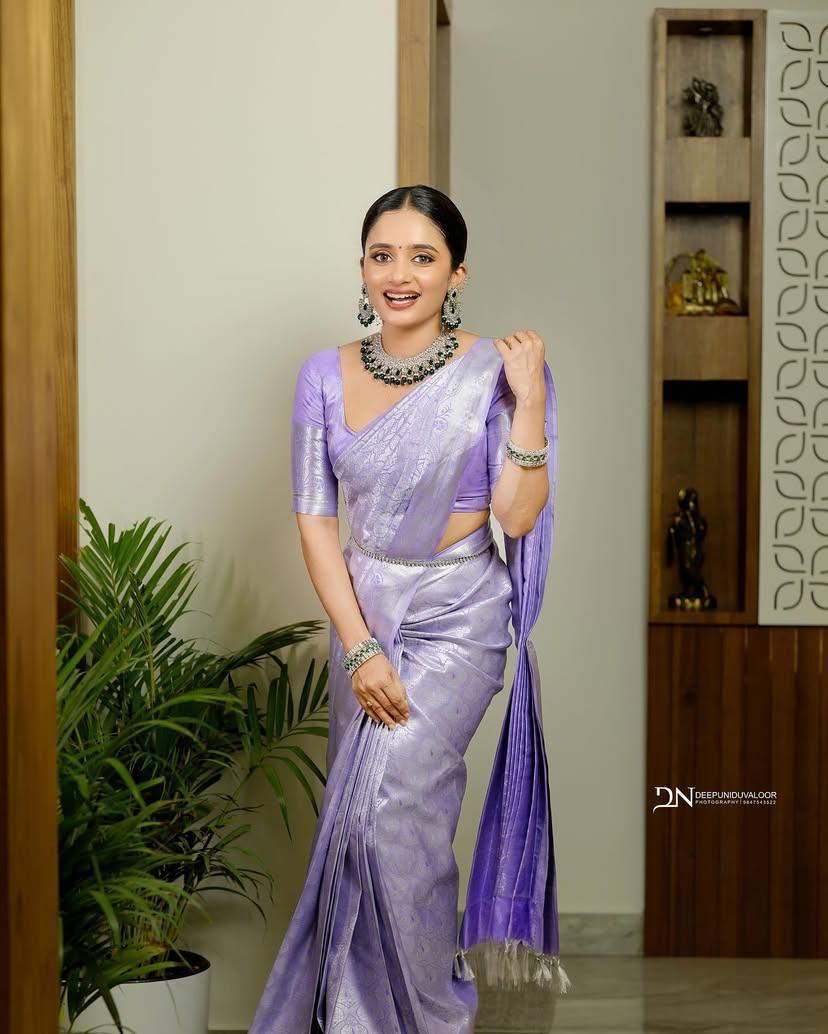 Lavender Kanjivaram Style Silk Saree - view 9 of 10