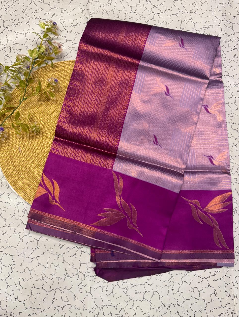 Lavender & Purple Leaf Motif Soft Silk Saree - view 4 of 7