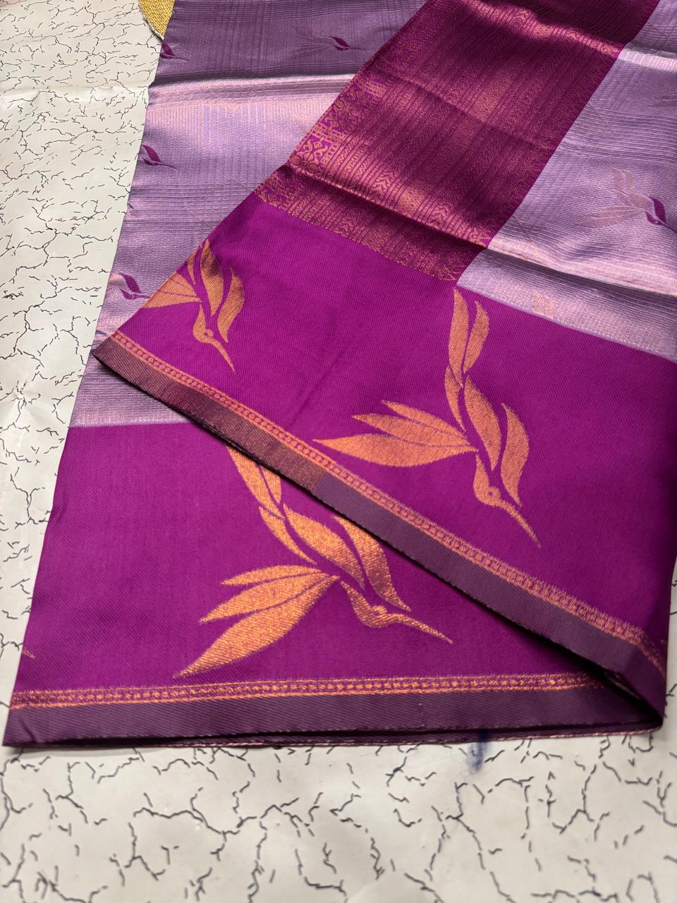 Lavender & Purple Leaf Motif Soft Silk Saree - view 6 of 7