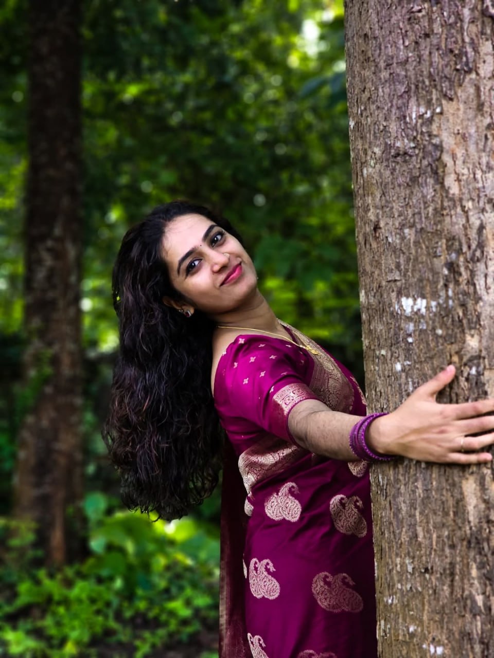 Magenta Banarasi Buti Silk Saree - view 5 of 11