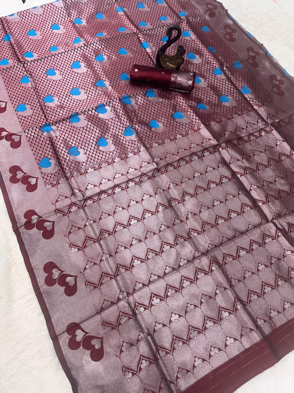 Mauve Heart Motif Jacquard Silk Saree - view 3 of 4