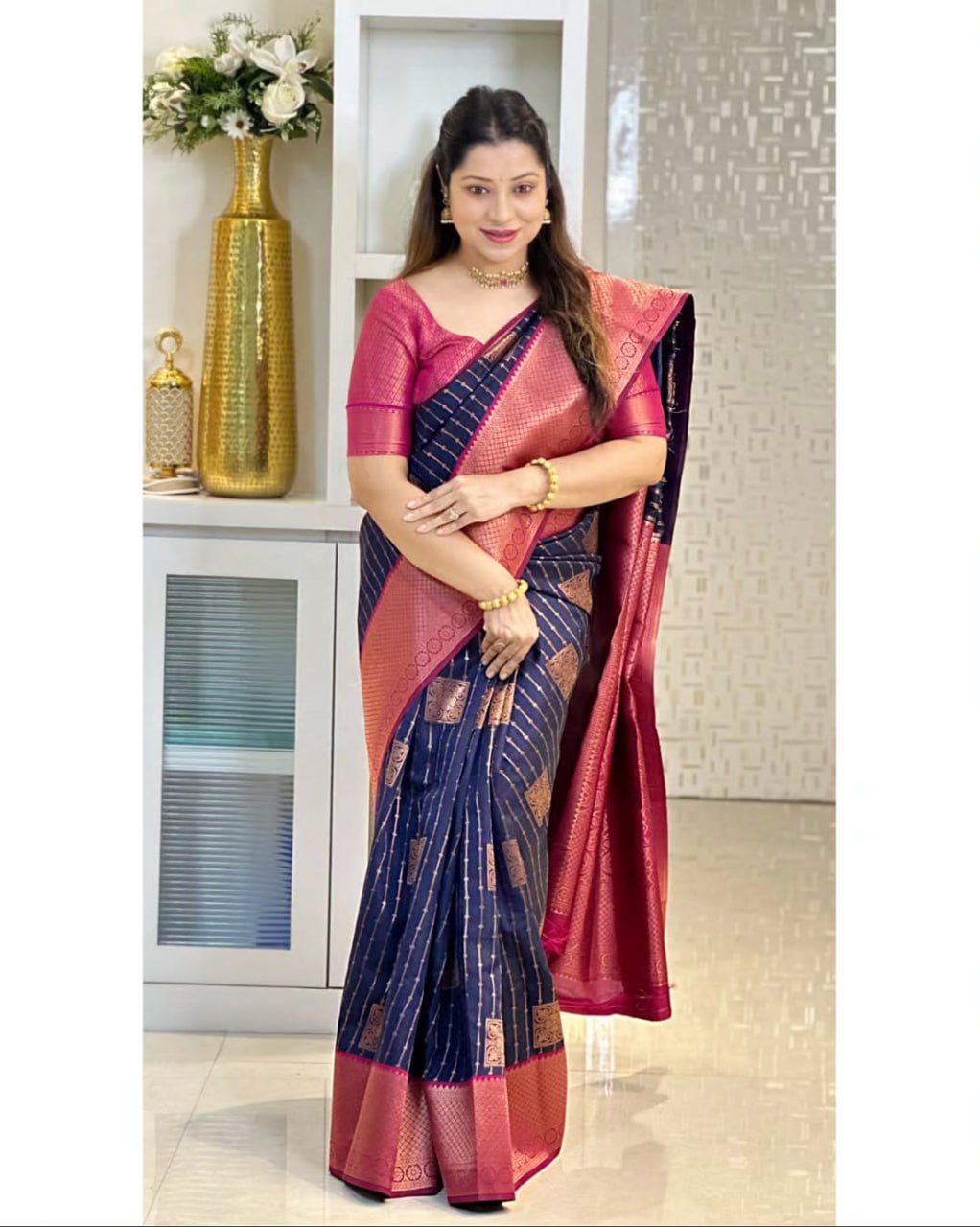Navy Blue & Pink Kanjivaram Style Silk Saree - view 3 of 5