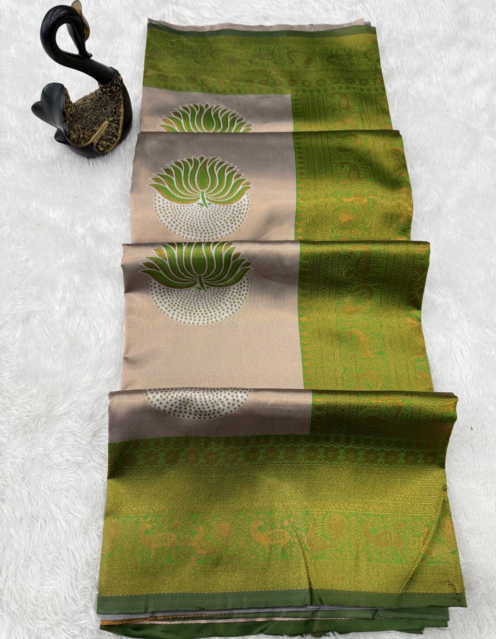 Pista Green Lotus Motif Silk Saree - view 2 of 5