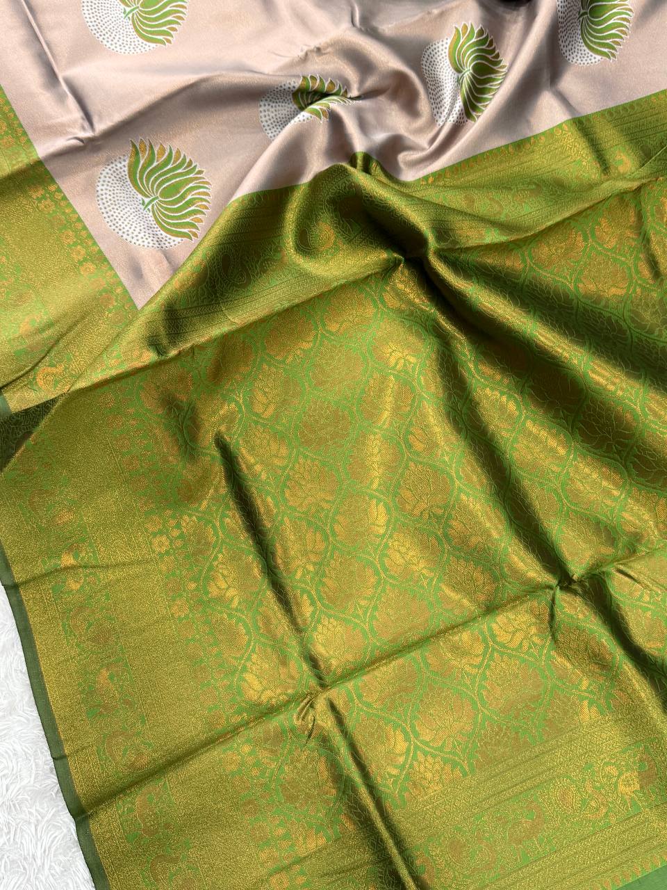 Pista Green Lotus Motif Silk Saree - view 5 of 5