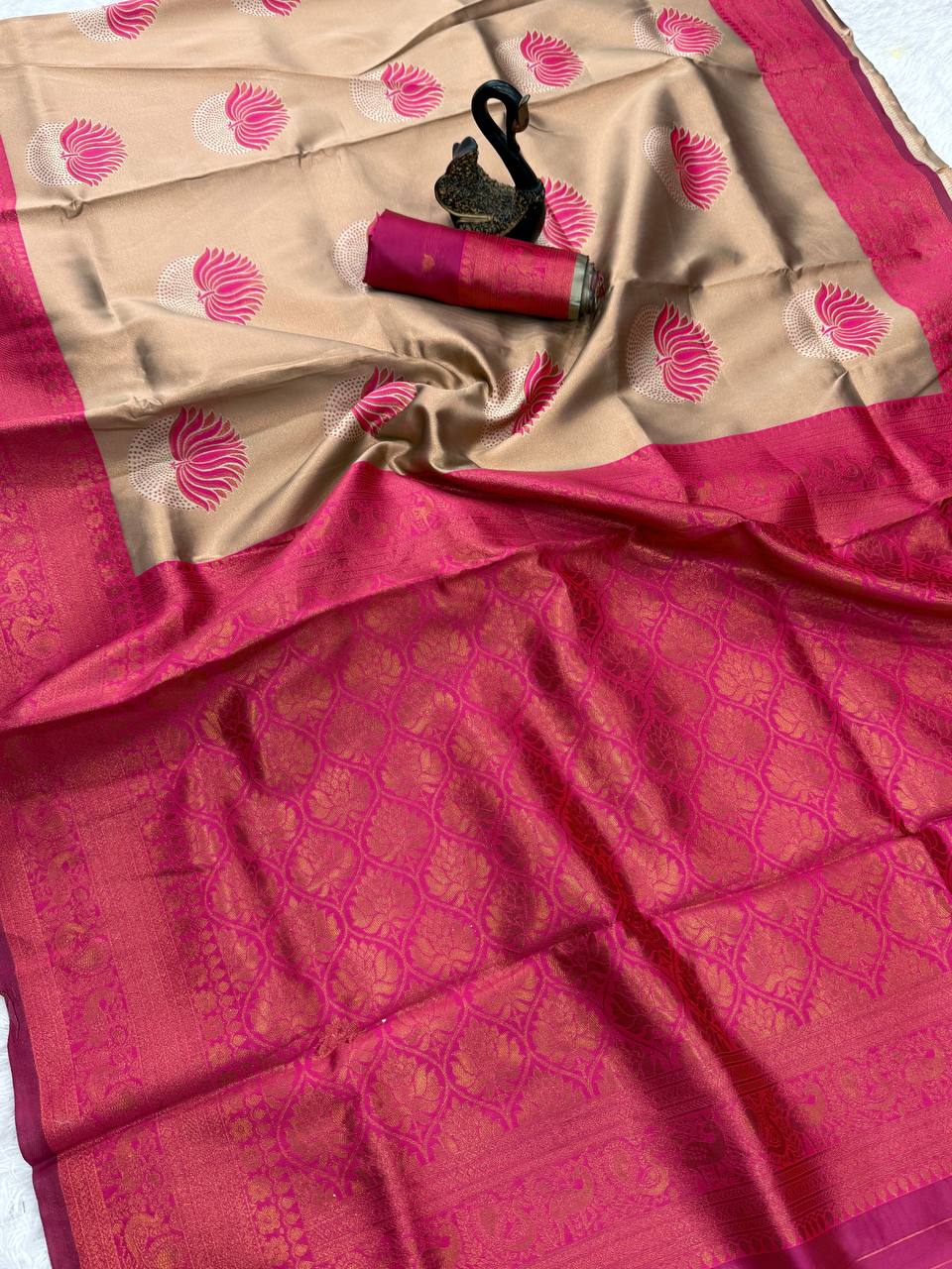 Rani Pink Lotus Motif Silk Saree - view 3 of 5
