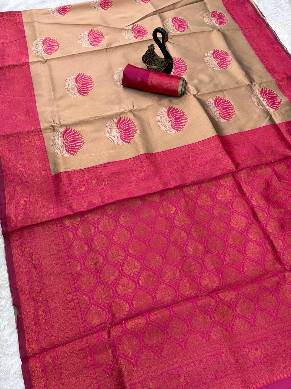 Rani Pink Lotus Motif Silk Saree - view 4 of 5