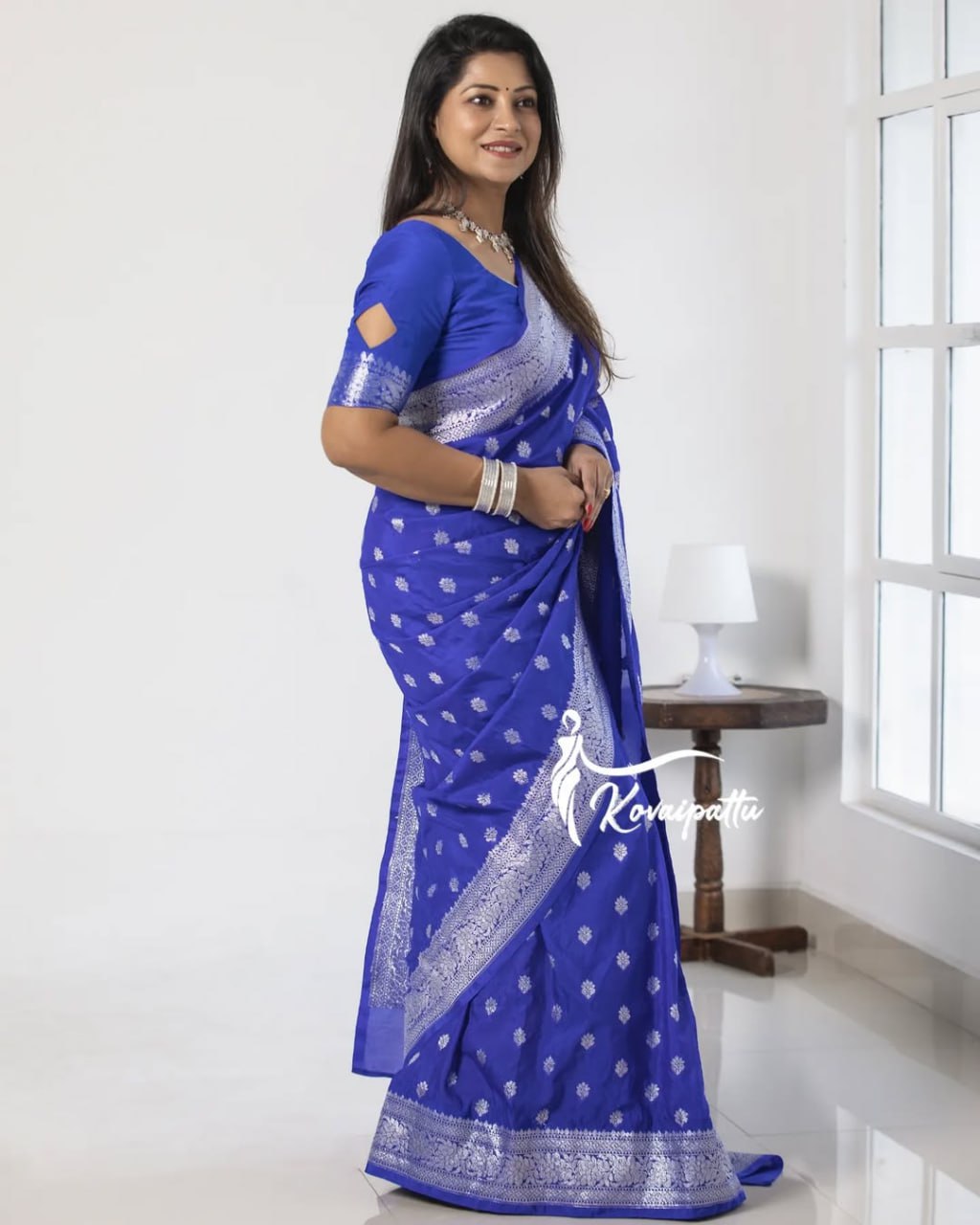 Royal Blue Banarasi Buti Silk Saree - view 3 of 4