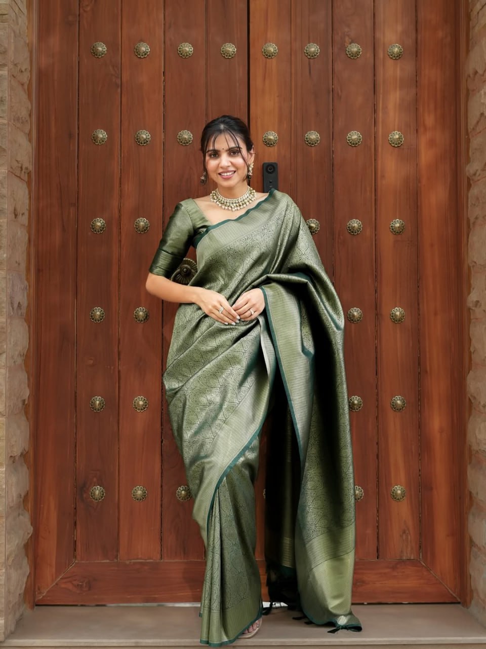 Sage Green Kanjivaram Style Silk Saree - view 3 of 8
