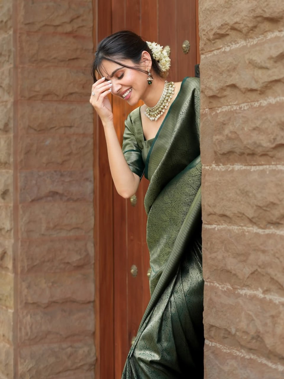 Sage Green Kanjivaram Style Silk Saree - view 5 of 8