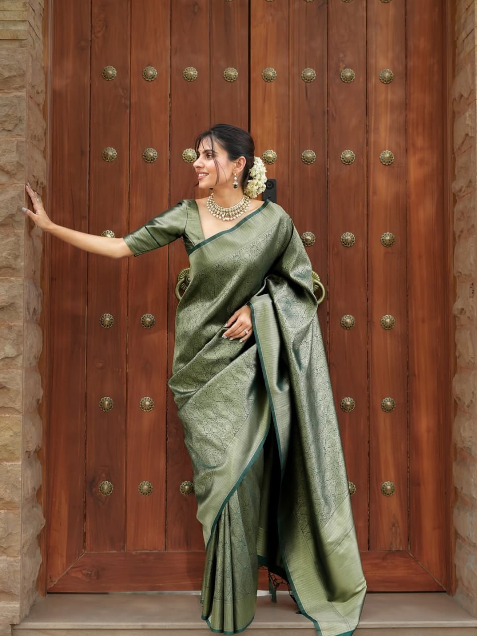 Sage Green Kanjivaram Style Silk Saree - view 7 of 8