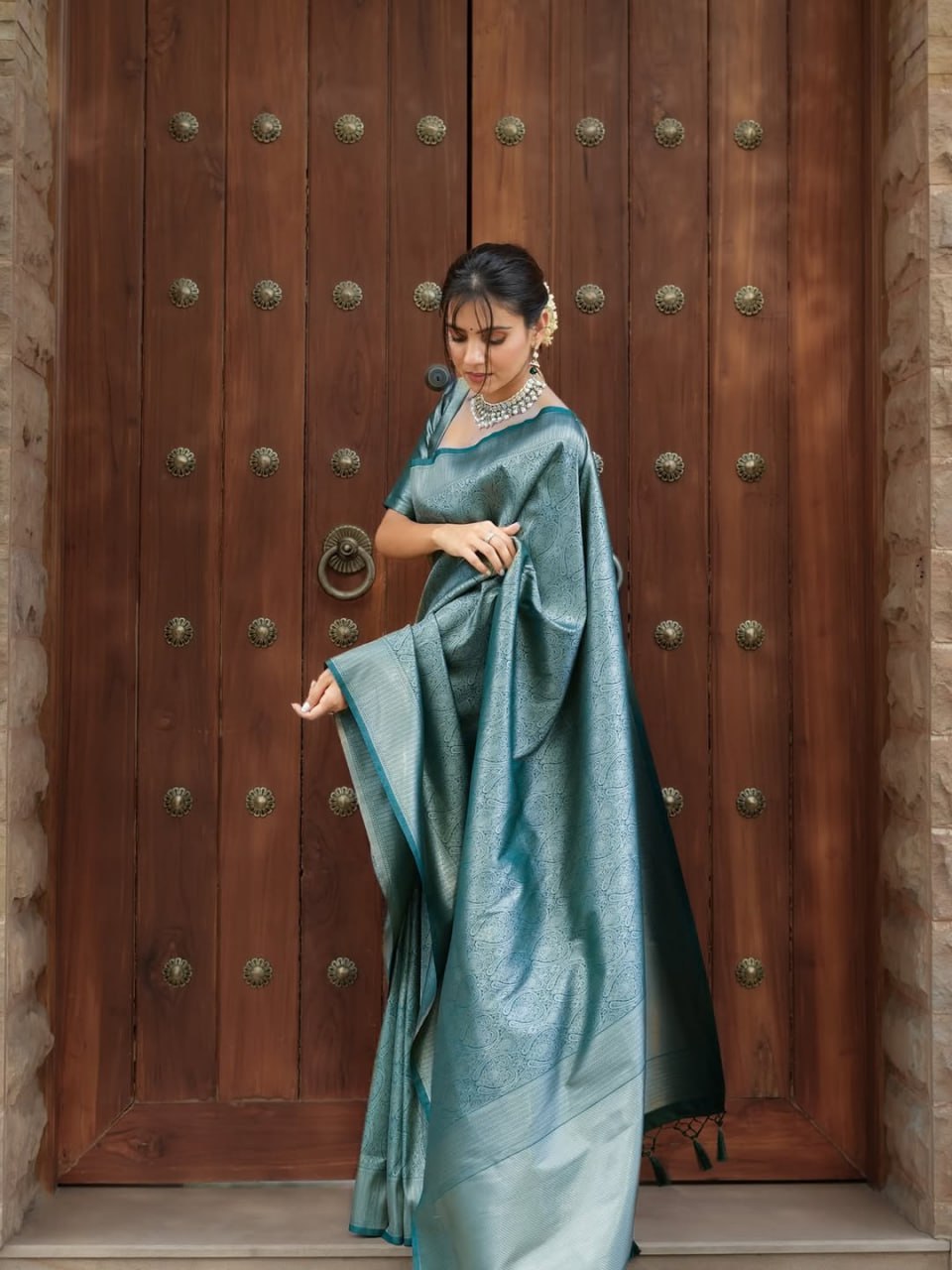 Teal Blue Kanjivaram Style Silk Saree - view 7 of 8