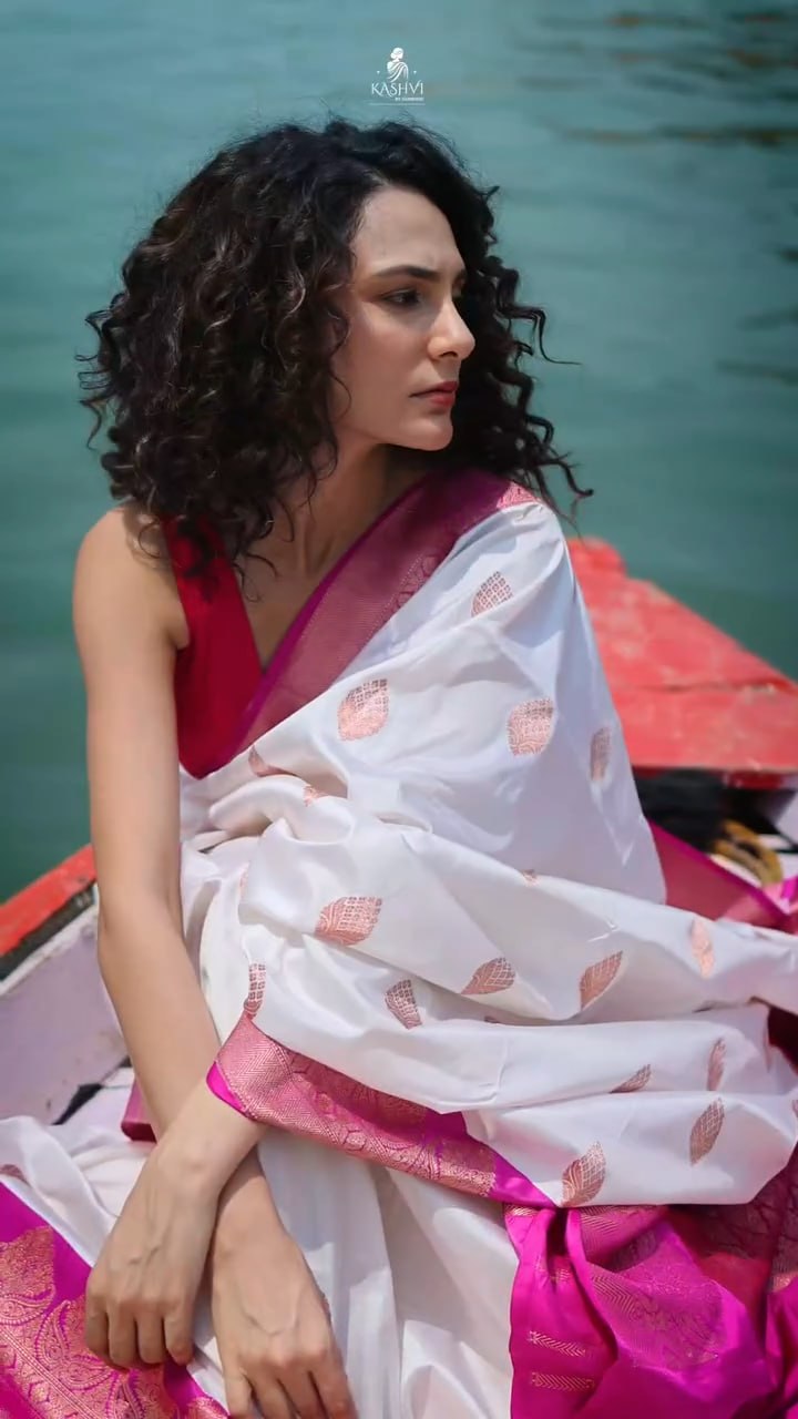 White & Rani Pink Banarasi Silk Saree - view 5 of 9