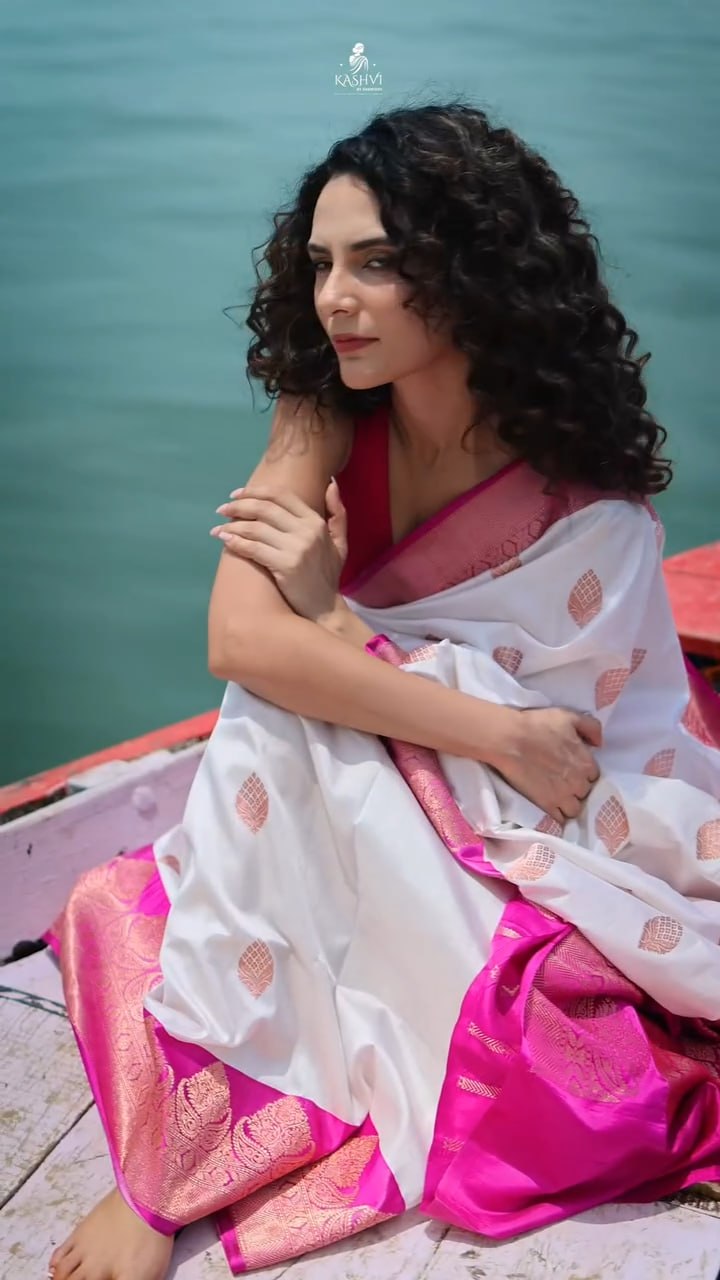 White & Rani Pink Banarasi Silk Saree - view 6 of 9