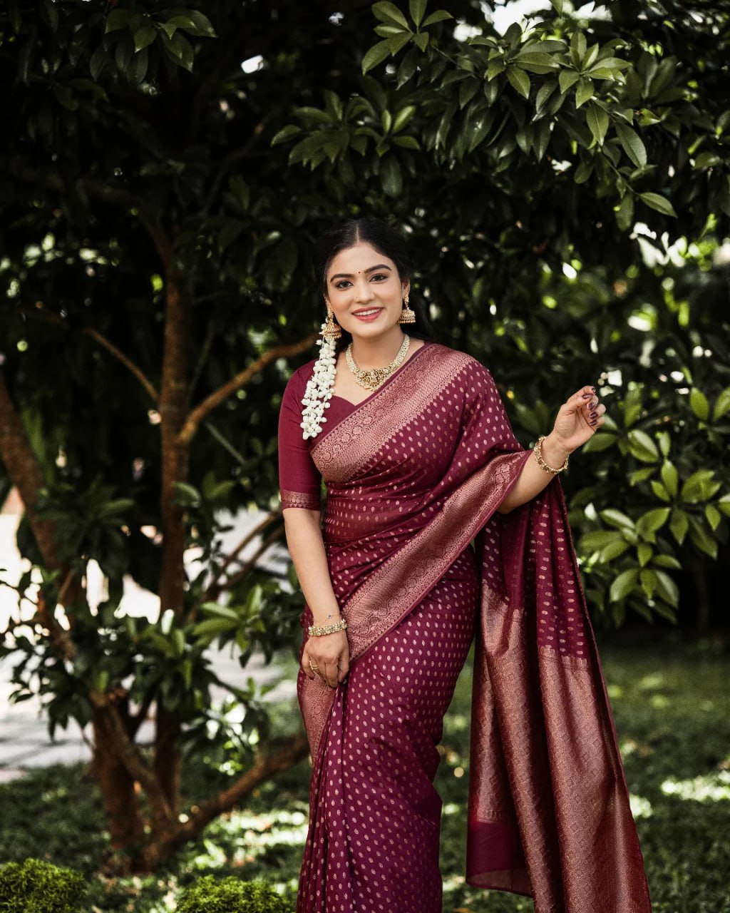 Wine Buti Silk Saree - view 7 of 8