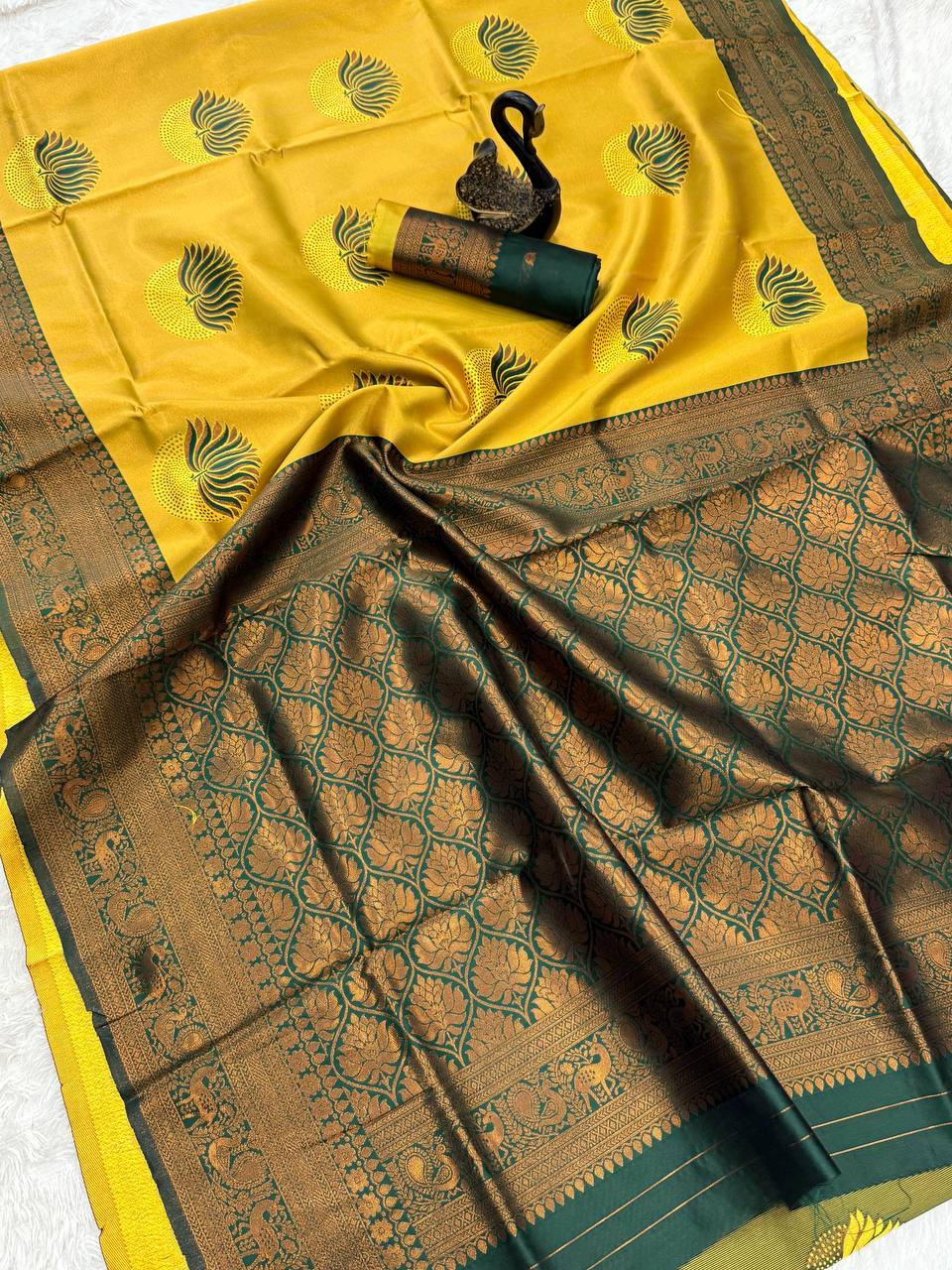 Yellow & Grey Lotus Motif Silk Saree - view 3 of 5
